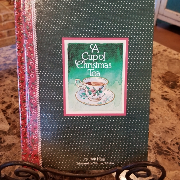 A Christmas Cup of Tea Book & Teapot Cup/Saucer - Picture 10 of 13